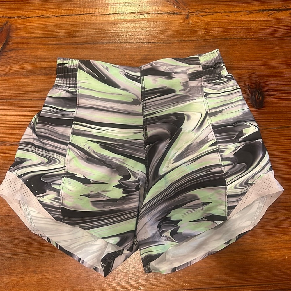 Lululemon high rise shorts size 2 & 10, New w/o tags! Special Edition Hotty Hot